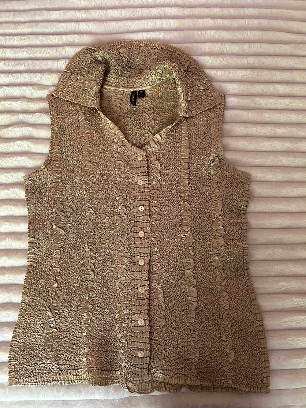 Essentials by Milano Beige/gold Sleeveless Ruffle-Front Button-Down Top